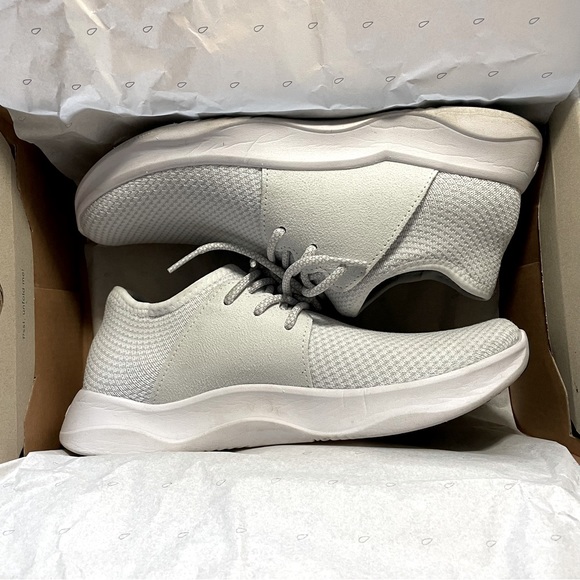 LIKE-NEW Vessi Everyday Waterproof Sneaker - Picture 9 of 10